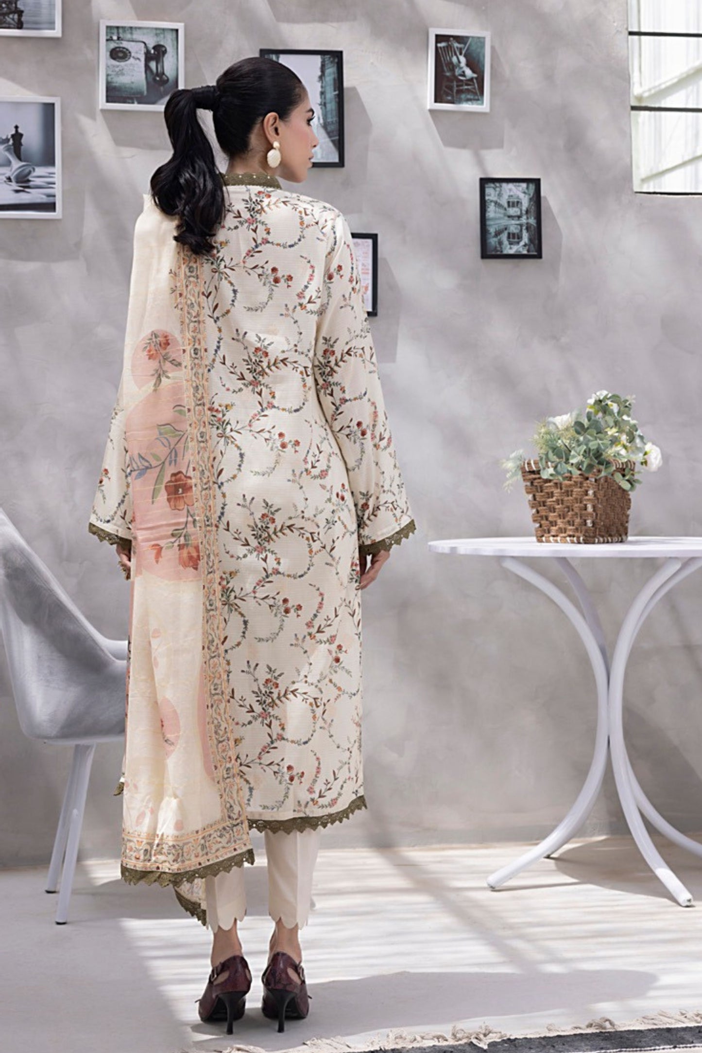 3 Pieces - Regalia Unstitched Skin Jscquard Cambric Suit