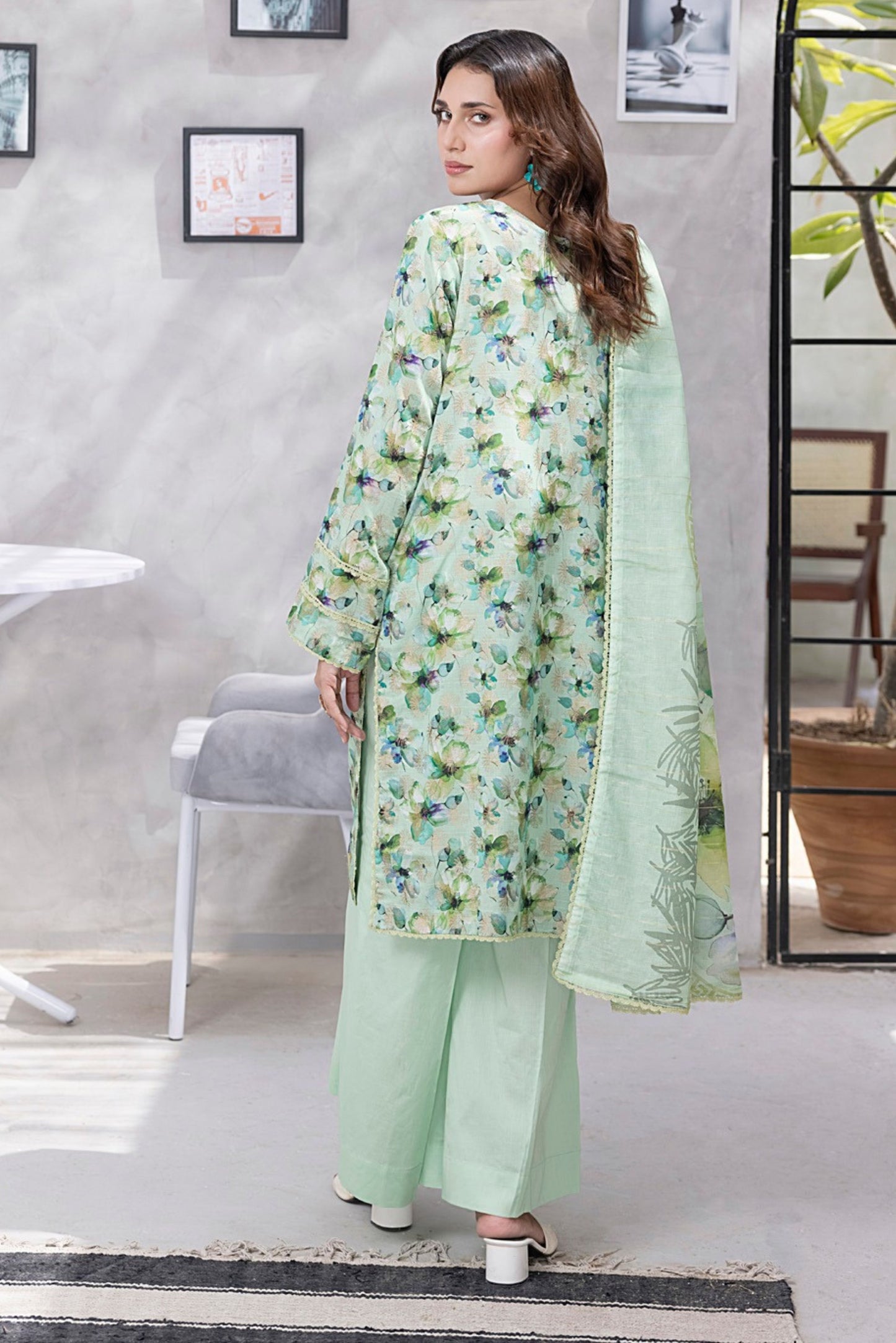 3 Pieces - Regalia Unstitched Parrot Jscquard Cambric Suit