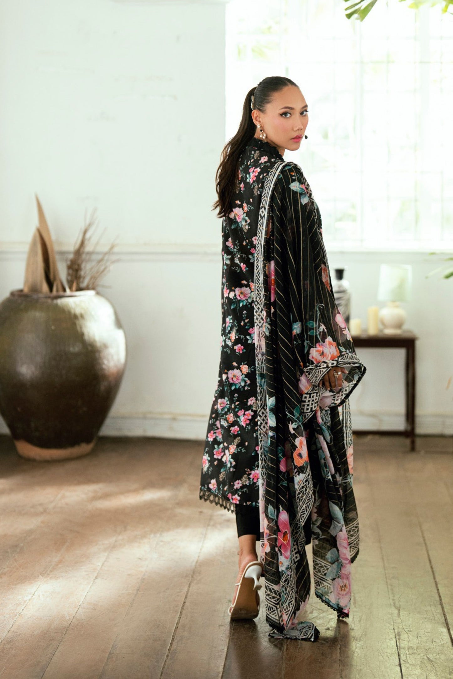 3 Pieces - Regalia Unstitched Black Jscquard Cambric Suit