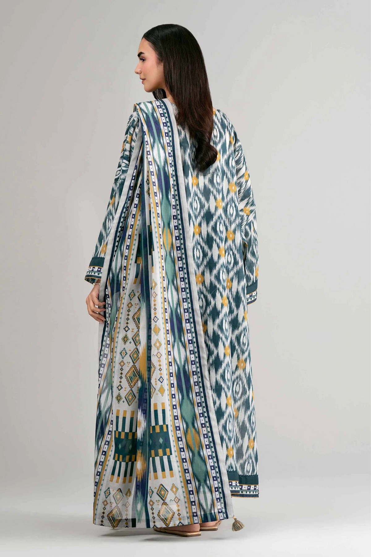 3 Pieces - Nishat Unstitched Light Grey Ladies Khaddar Suit