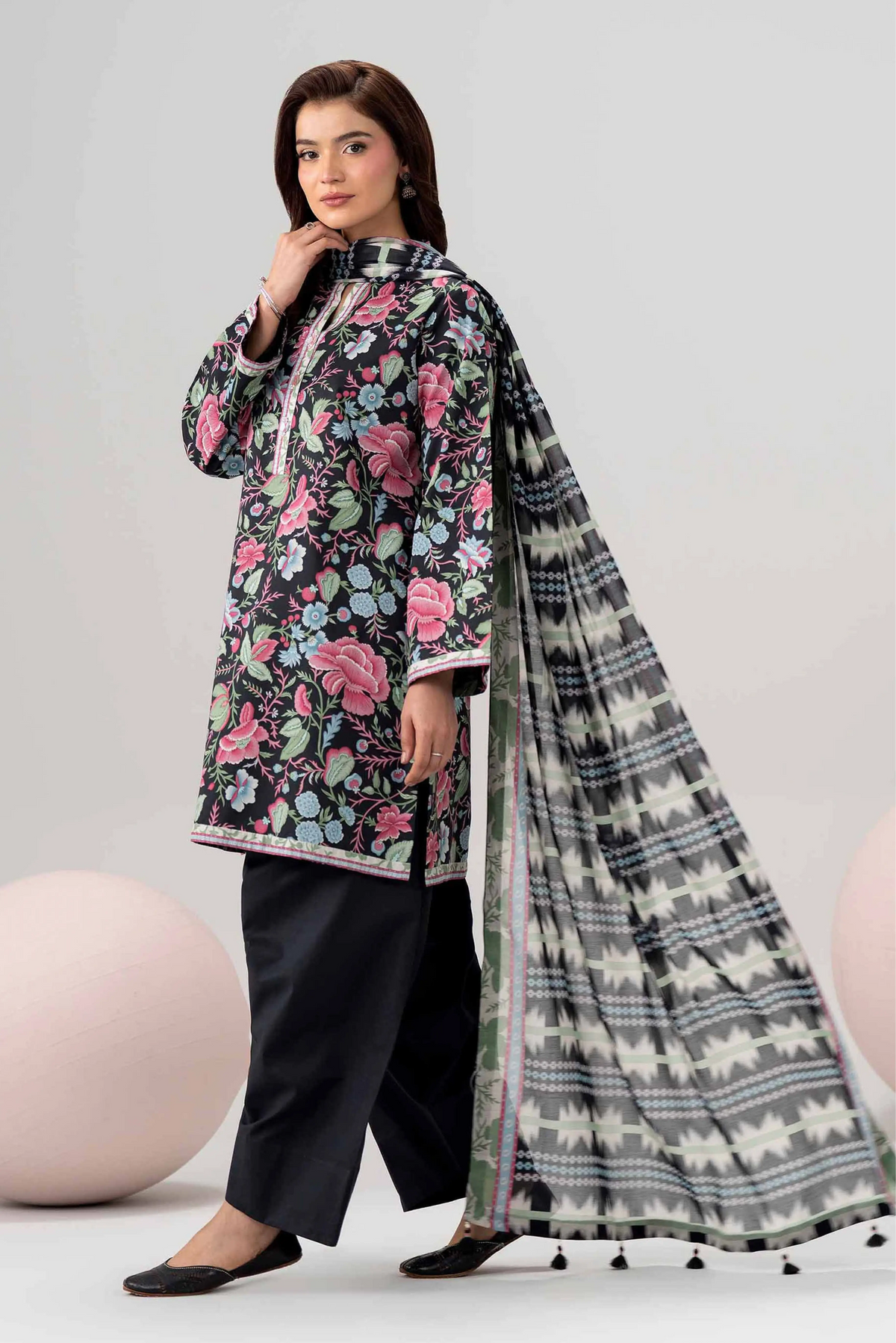 3 Pieces - Nishat Unstitched Black Ladies Khaddar Suit