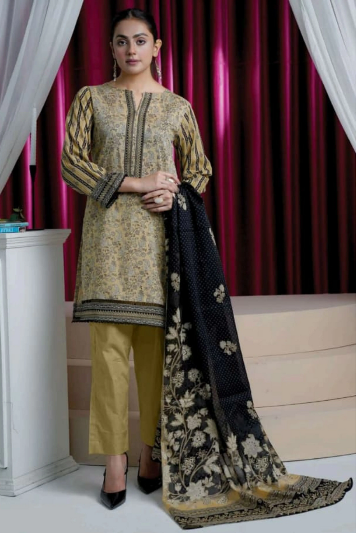 3 Piece - Arfa Unstitched Skin Ladies Transliminor Magic Print Lawn Suit