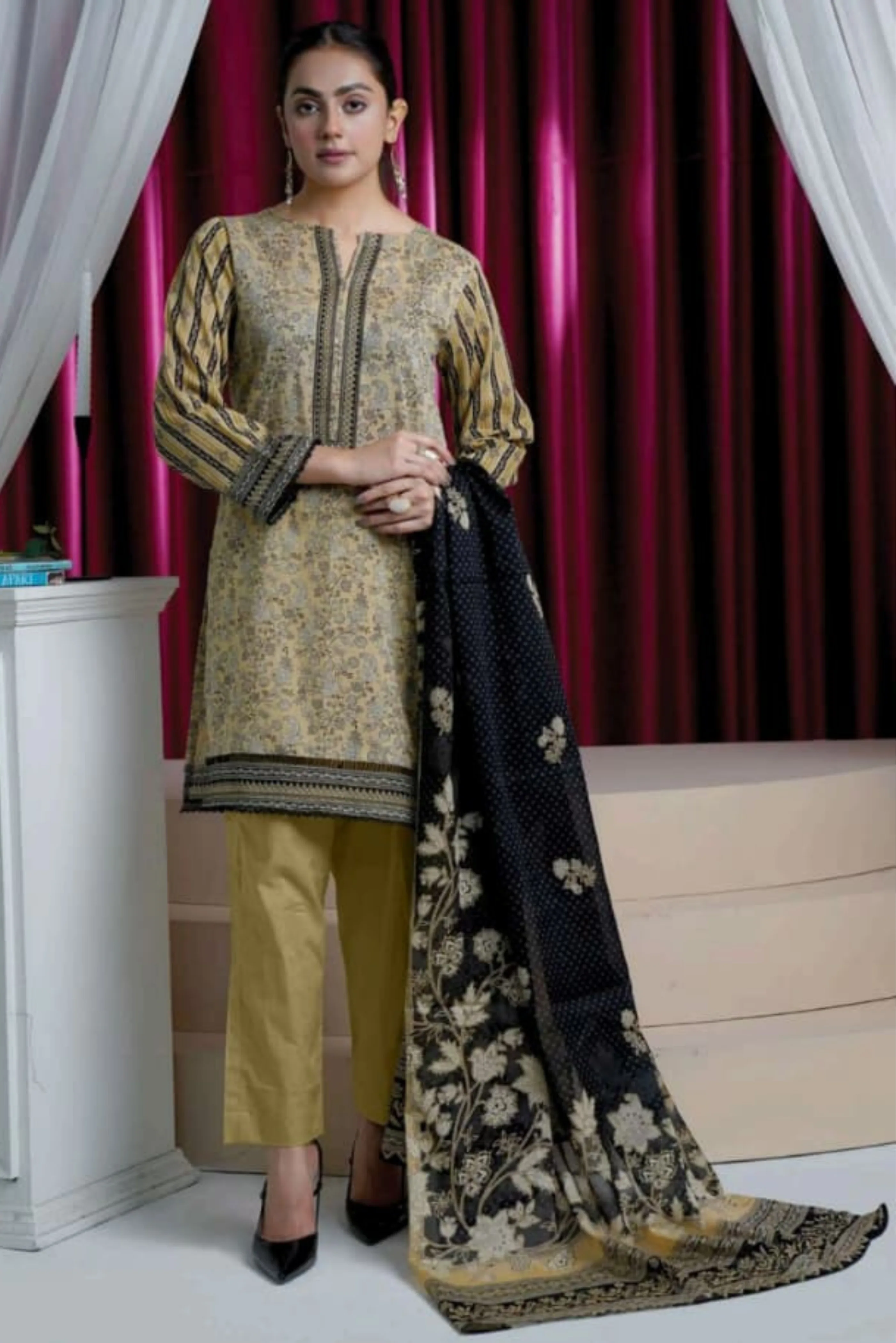 3 Piece - Arfa Unstitched Skin Ladies Transliminor Magic Print Lawn Suit