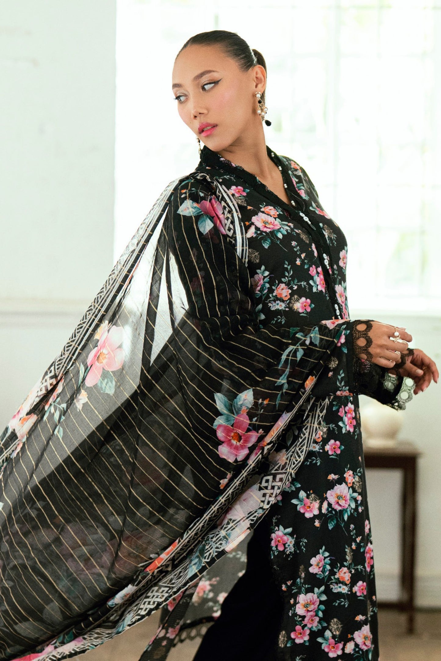 3 Pieces - Regalia Unstitched Black Jscquard Cambric Suit