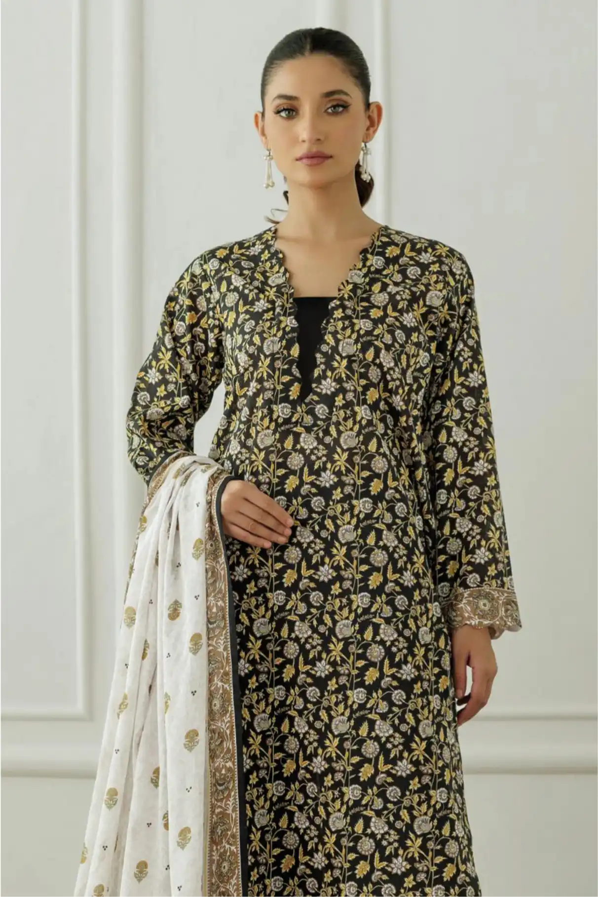 3 Pieces - Orient Unstitched  Black Ladies Lawn Suit